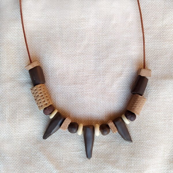 Collar étnico de cerámica
